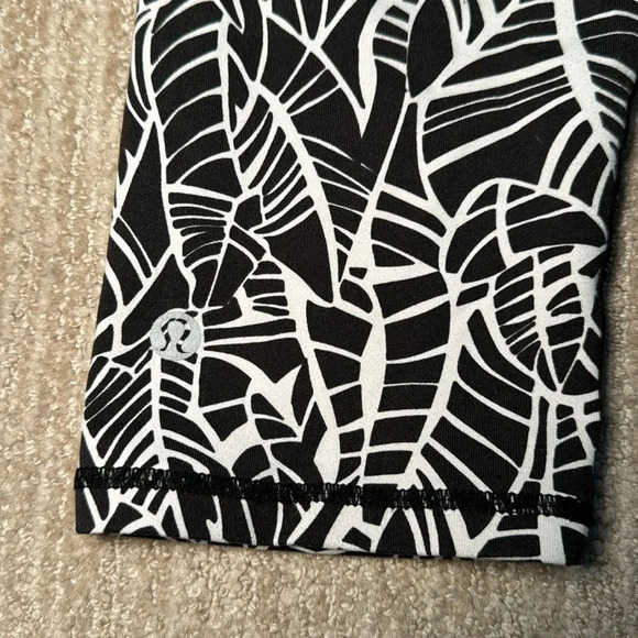 Lululemon Wunder Under Crop Full-On Luxtreme Roll Down Black High Waist Size 4 - Picture 11 of 11